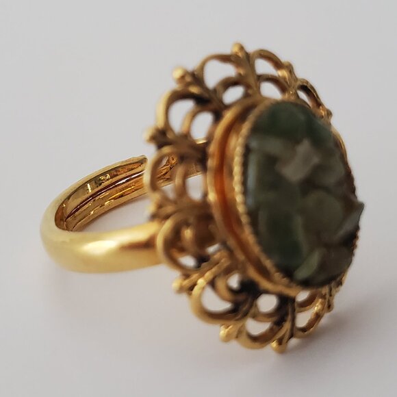Victorian Women's Gold Jade Ring Jade Chips Oval Stone Centre Scalloped Bezel - Picture 4 of 8